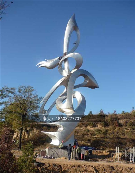 特色雕塑作品展亮相吉林省图书馆来源:吉林日报(图1)