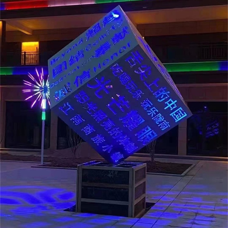 世界奇葩雕塑集锦(图1)